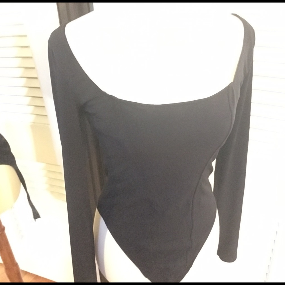 Low cut top